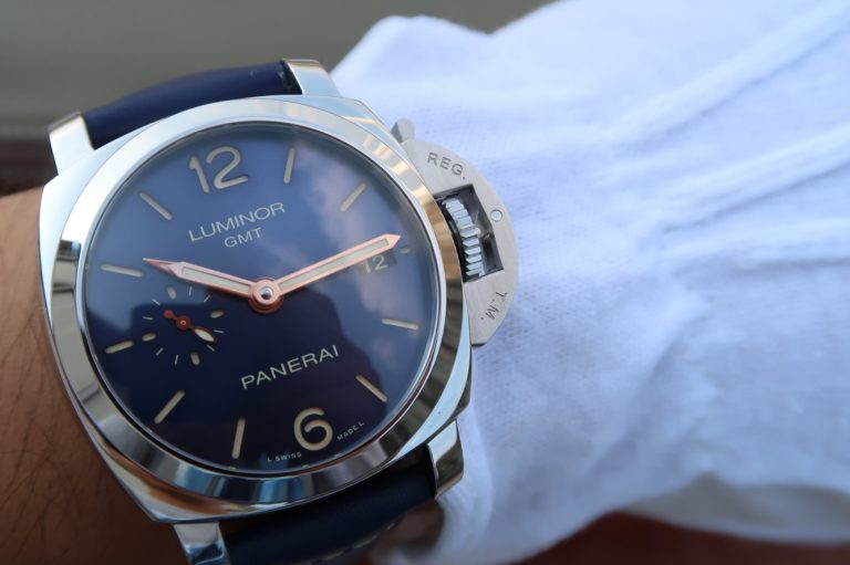 Replica PAM 688 Wrist Shot